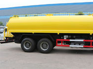 Le camion jaune d'arroseuse de l'eau de camion-citerne aspirateur de 6x4 18m3 avec HW76 rallongent la cabine