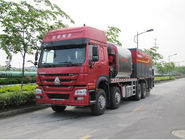 Camion d'entretien des routes de capacité de trémie de Sinotruk 14m3/équipement de pavage des routes