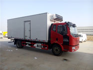 Couleur blanche/rouge 6.8m FAW 4X2 a frigorifié le camion avec l'empattement de 5800mm