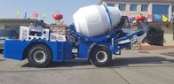 Individu chargeant le camion concret de mélangeur de ciment 1.8cbm avec la pompe CBGV-4025