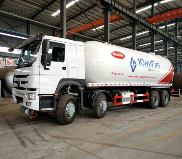 Camion de livraison mobile du camion de réservoir de propane de Howo/LPG 8x4 36000 litres de ZZ1317N4667W