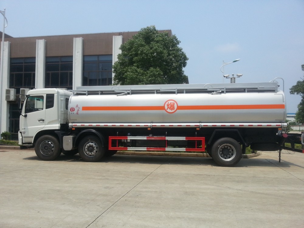 Volume de réservoir du camion 6x2 21.3M3 de pétrolier de Sinotruk Howo avec la transmission manuelle