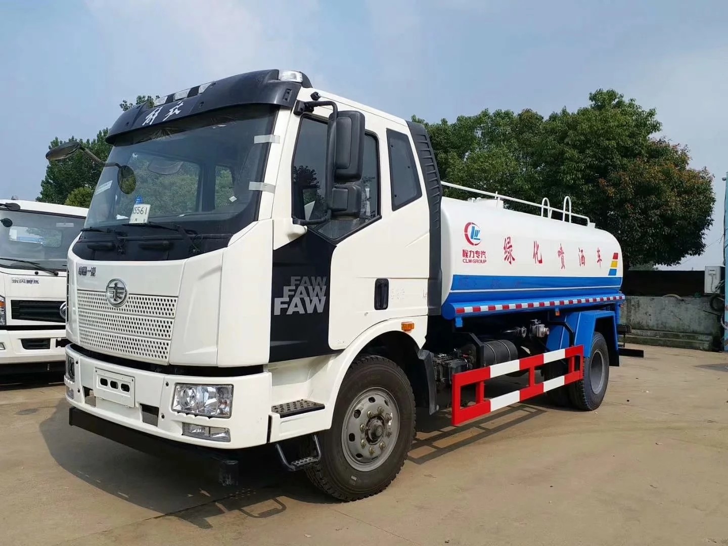 camion de réservoir d'eau diesel de 4x2 10m3 avec la direction assistée/camion de lavage de rue