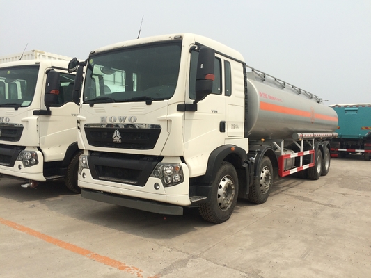 Camion de livraison d'essence sans plomb LHD raffiné 12 pneus 26KL 28KL 30KL manuel 8x4 Nouveau camion-citerne diesel