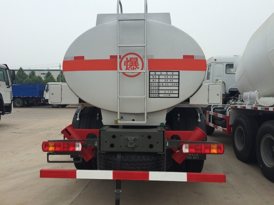 HOWO 6x4 Nouveau 25000L Capacité de l'essence Bowser réservoir de carburant camion transport de pétrole camion-citerne