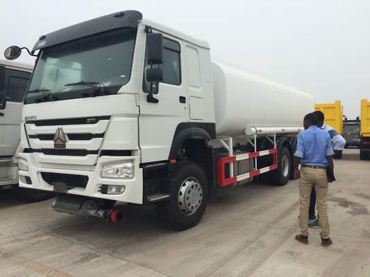HOWO 6x4 Nouveau 25000L Capacité de l'essence Bowser réservoir de carburant camion transport de pétrole camion-citerne