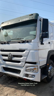 Camion neuf et d'occasion HOWO Camion pétrolier/carburant/eau 371HP 6*4 Bowser