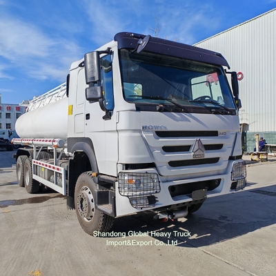 Camion neuf et d'occasion HOWO Camion pétrolier/carburant/eau 371HP 6*4 Bowser