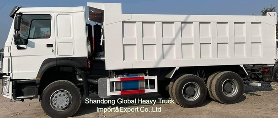 À gauche à droite Sinotruck 15 25 35 Tonnes HOWO 371HP 375HP 400HP 6X4 8X4 Utilisé