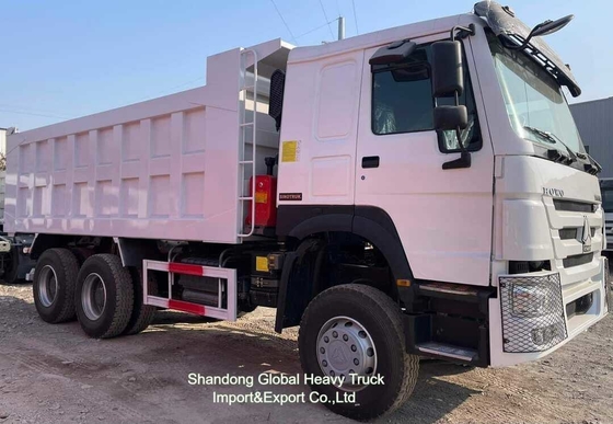 À gauche à droite Sinotruck 15 25 35 Tonnes HOWO 371HP 375HP 400HP 6X4 8X4 Utilisé
