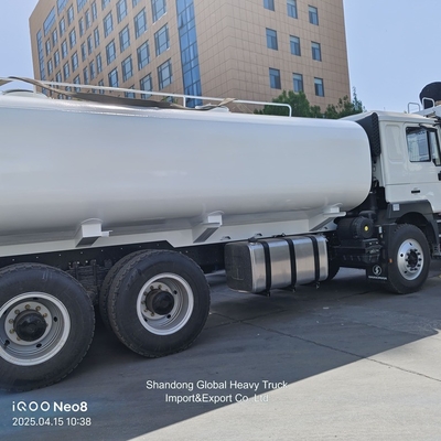Sinotruk HOWO 6X4 20000 L 25000 L Chargement de fret Cisterne pétrolière Cisterne pétrolière
