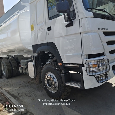 Sinotruk HOWO 6X4 20000 L 25000 L Chargement de fret Cisterne pétrolière Cisterne pétrolière