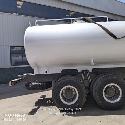 Sinotruk HOWO 6X4 20000 L 25000 L Chargement de fret Cisterne pétrolière Cisterne pétrolière