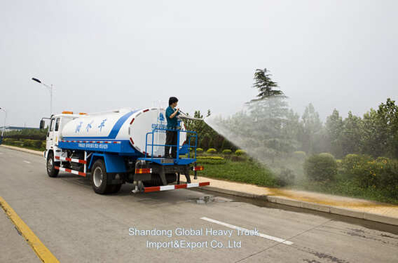 Sinotruk Cisterne à eau de 3000 litres Cisterne à aspersion pour le transport de l'eau et le nettoyage des routes