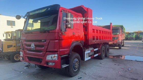 Camion benne HOWO robuste avec châssis en acier renforcé, benne en forme de U et système hydraulique de levage avant HYVA