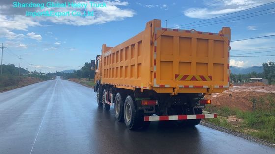 Camion benne robuste avec capacité de charge utile de 30 à 35 tonnes, réservoir de carburant de 400 litres et pneus 12.00R20