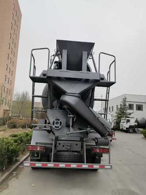 Moteur à haute efficacité 20cbm Capacité 400HP Chassis lourd HOWO Camion à béton