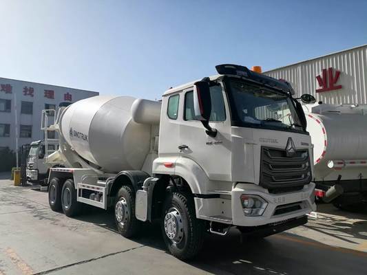 HOWO NX 6×4 Camion à béton avec moteur de 371 ch, réservoir de carburant de 300 l et pneus 12.00R20