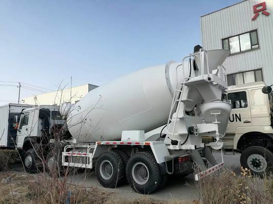 HOWO NX 6×4 Camion à béton avec moteur de 371 ch, réservoir de carburant de 300 l et pneus 12.00R20
