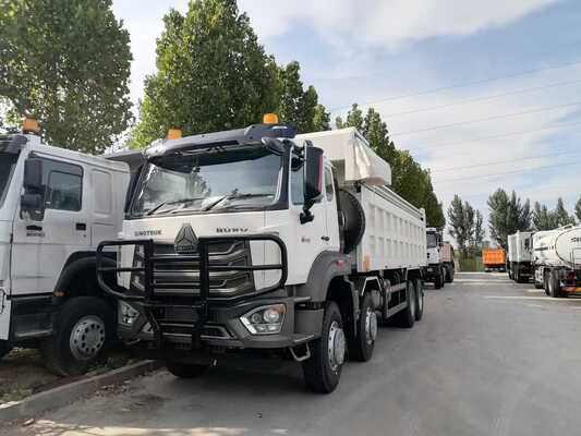 Sinotruk HOWO 420 chevaux Euro II camion-décharge avec réservoir de carburant de 300 litres et 6x4 entraînement pour le transport lourd