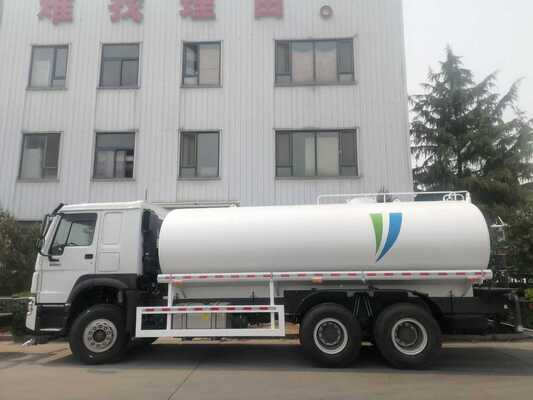 HOWO 10 roues camion-citerne à eau avec 16000L-24000L capacité 6×4 type de conduite et Sinotruk HOWO châssis