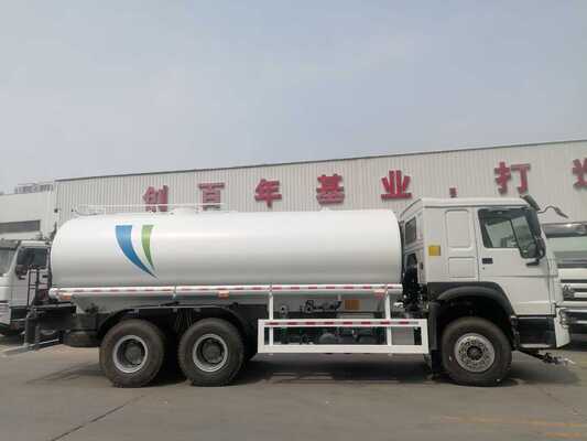 Sinotruk HOWO 6×4 Drive Water Tank Truck avec une capacité de 30 cbm et un réservoir en acier inoxydable pour les services municipaux