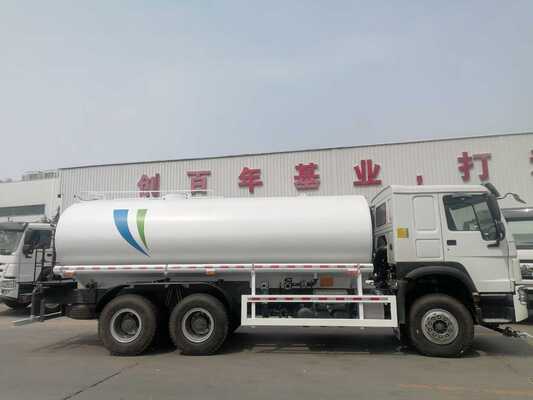 Sinotruk HOWO 6×4 Drive Water Tank Truck avec une capacité de 30 cbm et un réservoir en acier inoxydable pour les services municipaux