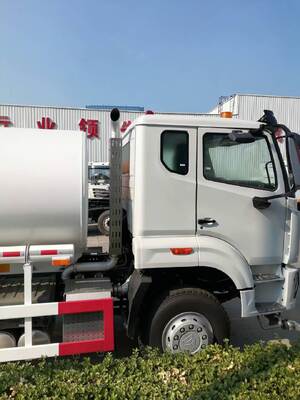 Camion citerne HOWO 10 roues 16000L 18000L 20000L 22000L 24000L, camion-citerne de transport d'eau