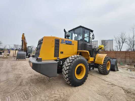 Chargeuse sur pneus XCMG ZL50GN de 5 tonnes avec une puissance nominale de 162 kW et une configuration résistante à la poussière pour la construction