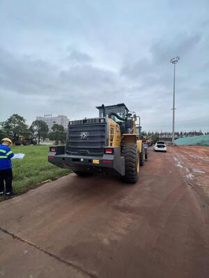 Chargeuse sur pneus XCMG XC958 de classe 5,8 -6 tonnes avec une puissance nominale de 162 kW et une capacité de godet de 1,9 m³