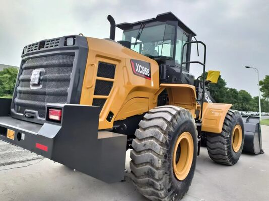 Chargeuse sur pneus XCMG XC958 de 5 tonnes avec une puissance de 162 kW pour les travaux de construction et de carrière intensifs