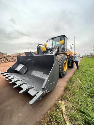 XCMG XC958 chargeur à roues de 5 tonnes avec une puissance de 162 kW pour la construction sur terrain montagneux