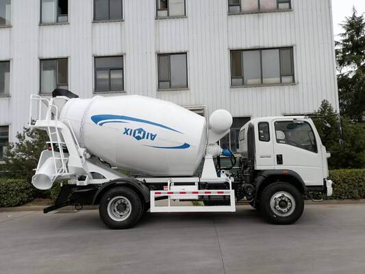 Utilisé HOWO Sinotruk 4x2 camion mélangeur de béton avec tambour de 6m3 pour la construction urbaine