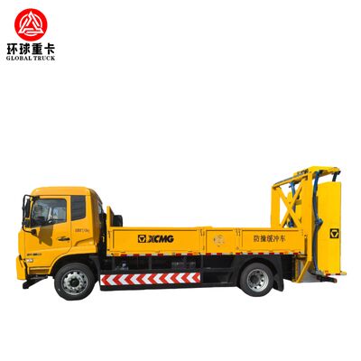 Camion à coussin de collision HOWO 4 × 2 avec une puissance de 350 ch et un système de protection à absorption d'énergie pour la sécurité de l'entretien des autoroutes
