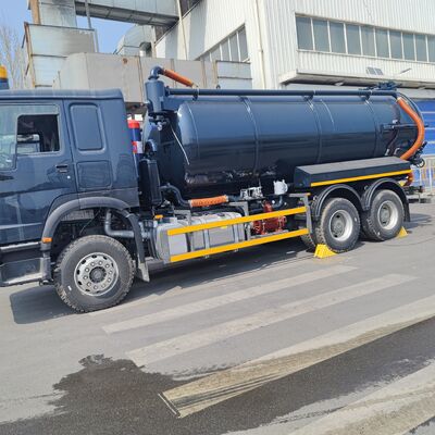 Camion d'aspiration des eaux usées HOWO 15CBM avec type d'entraînement 6 × 4 et puissance moteur 266HP pour le nettoyage des déchets municipaux et industriels