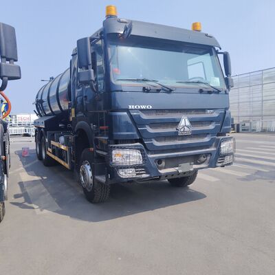 HOWO 15CBM Chariot d'aspiration sous vide pour les eaux usées avec 371 chevaux et roue motrice 6×4 pour le nettoyage des déchets industriels