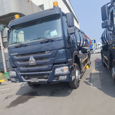 HOWO 15CBM Chariot d'aspiration sous vide pour les eaux usées avec 6×4 entraînement et moteur de 266 ch pour le nettoyage des déchets municipaux et industriels