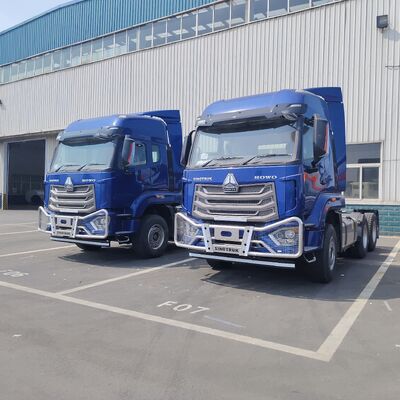 HOWO NX Camion tracteur à roue motrice 6×4 moteur diesel lourd et cabine couchée à toit élevé pour le transport minier et de marchandises longue distance