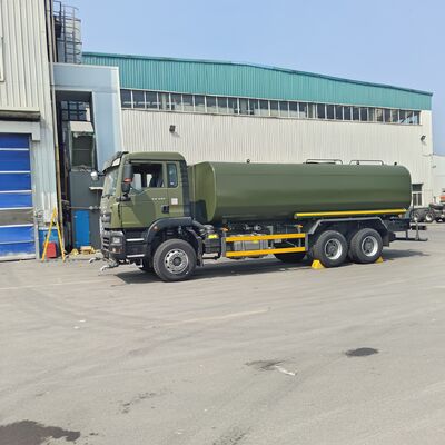 HOWO TX 6×4 camion-citerne d'eau avec charge utile de 20 tonnes selon la norme d'émission Euro 2 et une surface d'arrosage > 16 m pour le contrôle des poussières et le nettoyage municipal