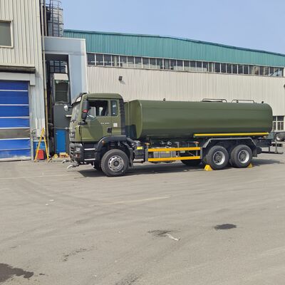 HOWO TX 6×4 camion-citerne d'eau avec charge utile de 20 tonnes selon la norme d'émission Euro 2 et une surface d'arrosage > 16 m pour le contrôle des poussières et le nettoyage municipal