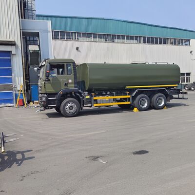 HOWO TX 6×4 camion-citerne d'eau avec charge utile de 20 tonnes selon la norme d'émission Euro 2 et une surface d'arrosage > 16 m pour le contrôle des poussières et le nettoyage municipal