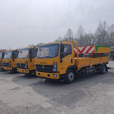 HOWO 4×2 Camion à coussin d'accident avec structure en acier à plusieurs couches absorbant l'énergie Système de levage hydraulique et feux d'avertissement LED pour la sécurité routière
