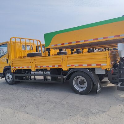 HOWO 4×2 Camion à coussin d'accident avec structure en acier à plusieurs couches absorbant l'énergie Système de levage hydraulique et feux d'avertissement LED pour la sécurité routière