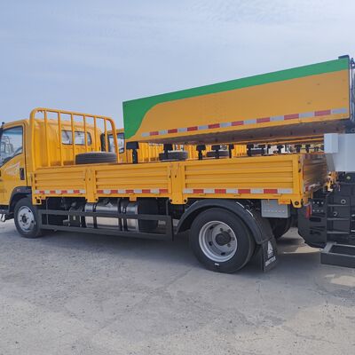 HOWO 4×2 Camion à coussin d'accident avec structure en acier à plusieurs couches absorbant l'énergie Système de levage hydraulique et feux d'avertissement LED pour la sécurité routière