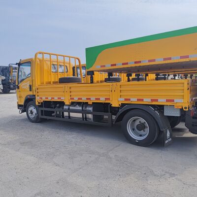 Camion à coussin de collision HOWO 4 × 2 avec absorption d'énergie haute performance et conception de remplacement modulaire pour la sécurité routière