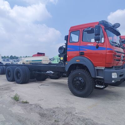Camion-benne minier robuste BEIBEN 2638 6 × 6 avec moteur WEICHAI de 380 CV et charge utile de 30 à 35 tonnes pour l'exploitation minière hors route