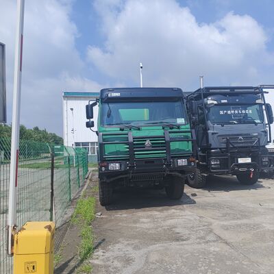 HOWO 6×4 camion-citerne d'eau d'une capacité de 20 000 L, moteur 371 ch et réservoir en acier au carbone pour le nettoyage des routes et la suppression de la poussière