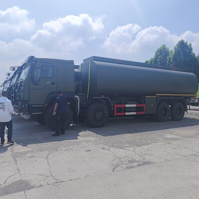 HOWO 8×8 camion-citerne de carburant de 50 000 litres avec moteur 371 ch et 8×8 traction intégrale pour le transport de carburant lourd