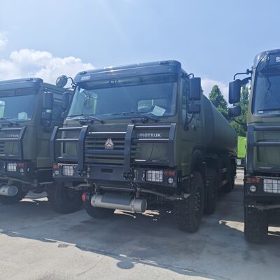 HOWO 8×8 camion-citerne de carburant de 50 000 litres avec moteur 371 ch et 8×8 traction intégrale pour le transport de carburant lourd