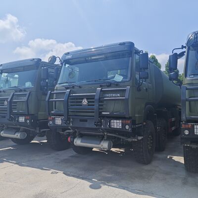 HOWO 8×8 camion-citerne de carburant de 50 000 litres avec moteur 371 ch et 8×8 traction intégrale pour le transport de carburant lourd